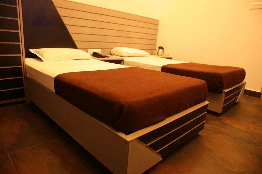 Hotel Trimoorti Calcutta Eksteriør billede