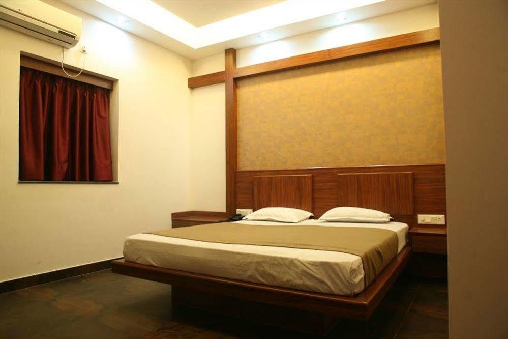 Hotel Trimoorti Calcutta Eksteriør billede