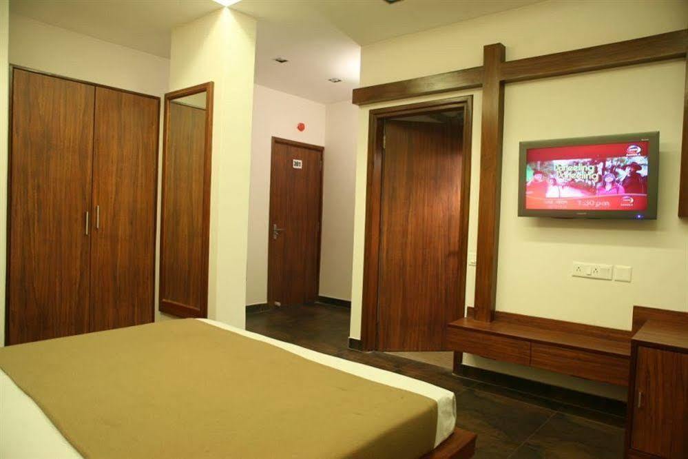Hotel Trimoorti Calcutta Eksteriør billede